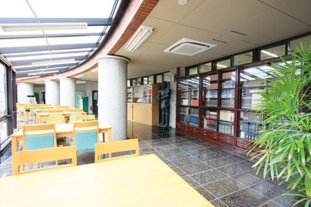 図書館テラス(自習コーナー)